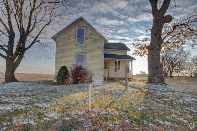 Building Photo - Country Home