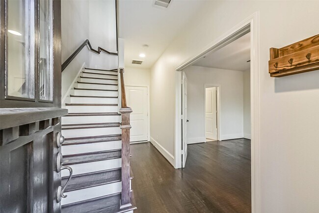 Photo - 1049 W 22nd St Unit C