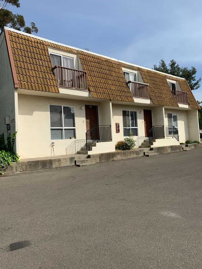 Apartamentos - 1355 Bond St Unidad A and C