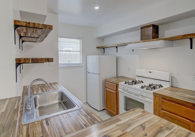 Photo - 805 Sirocco Dr Unit B
