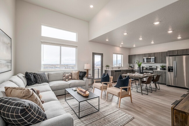 Timberline Living Room - Railrunner Rental
