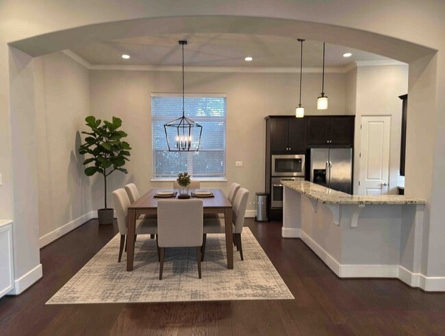 Photo - 5640 Larkin St