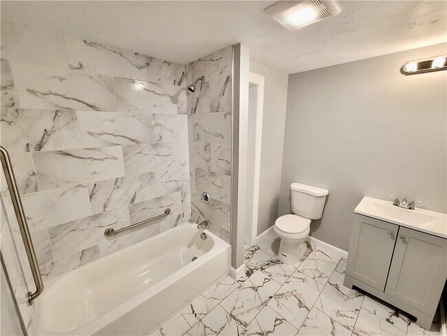 Photo - 527 Charles St