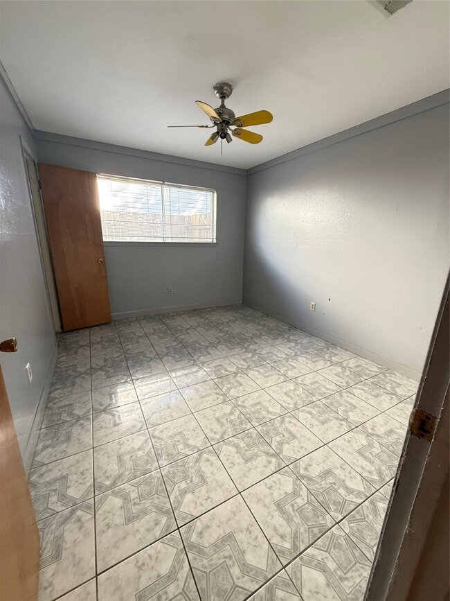 Photo - 10831 Overlea Dr