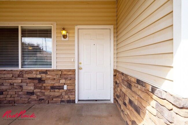 Photo - Spacious 3 Bedroom Home in Ivins! MOVE IN ...