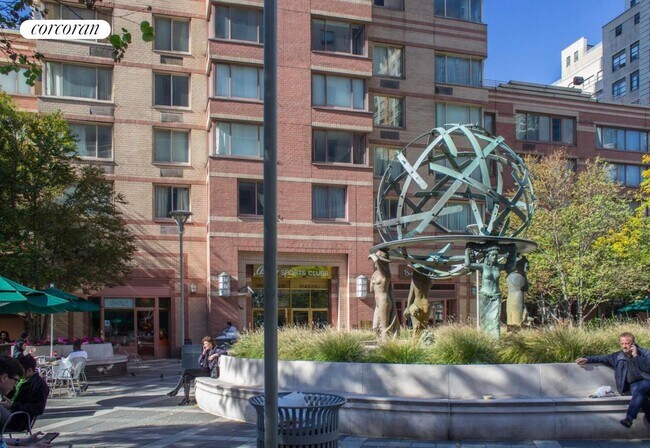 Photo - 350 W 50th St