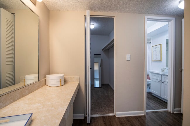 Del Oro Apartment Homes