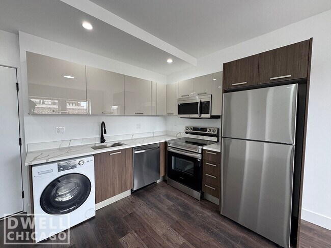 Photo - 5600 N Ashland Ave Apartments