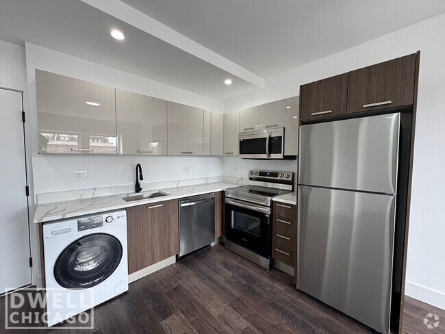 Building Photo - 5600 N Ashland Ave Rental