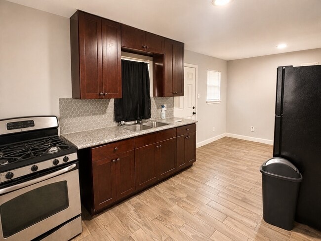 Photo - 2303 Hadley St