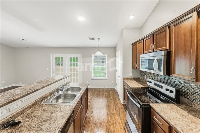 Photo - 298 Willow Point Cir