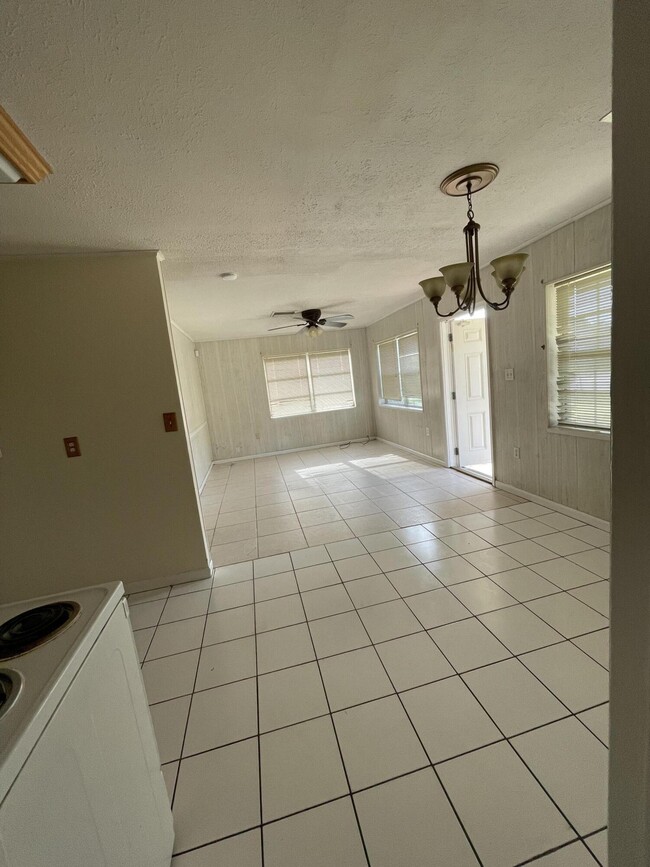Photo - 2801 Avenue E