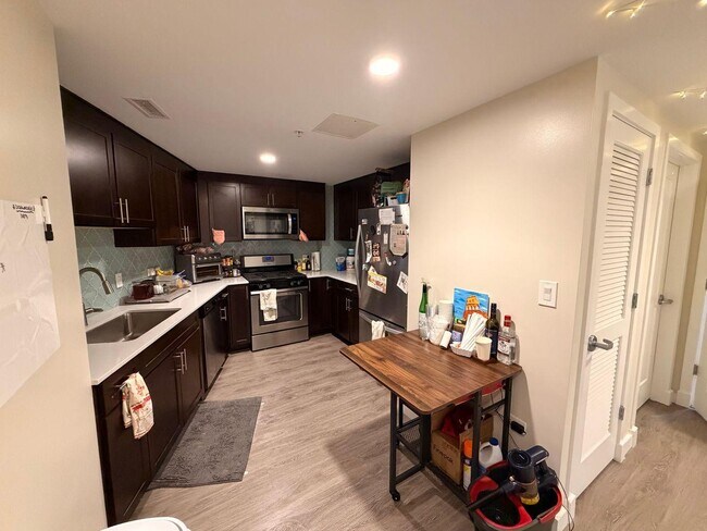 Photo - 1323 W Morse Ave Unit 410