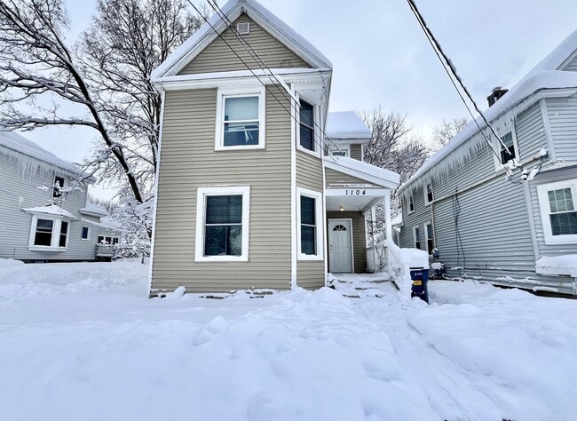 Photo - 1104 Hermitage St SE Unit #1