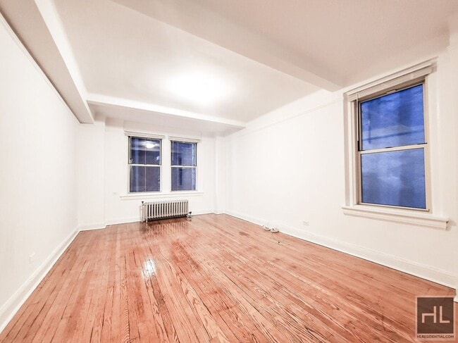 Building Photo - EAST 10 STREET Unit 9F