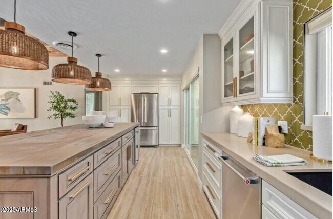 Photo - 2551 E Missouri Ave