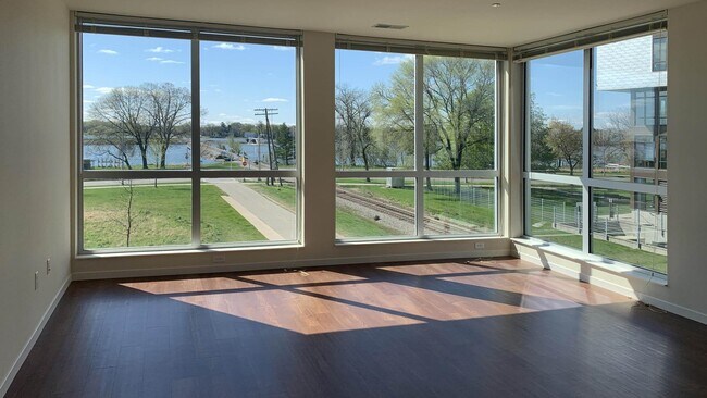 Photo - 633 W Wilson St Apartment Unit 226