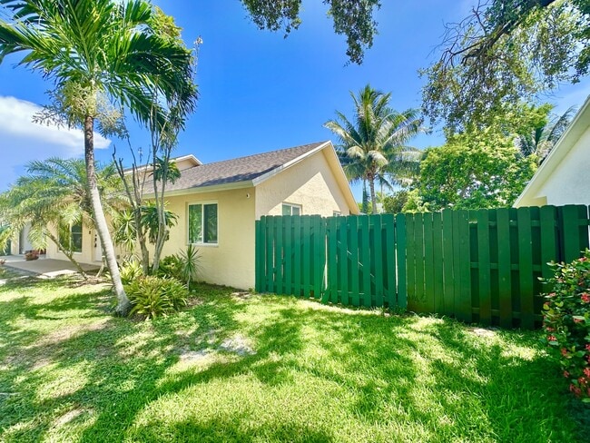 Building Photo - 1386 Fulmar Dr Rental