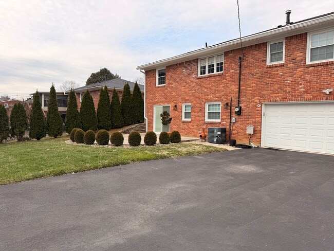 Photo - 9410 Tiverton Way