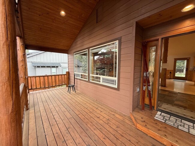 Photo - Beautiful 3 Bed/2 Bath Single Family Home in Awbrey Butte Neighborhood