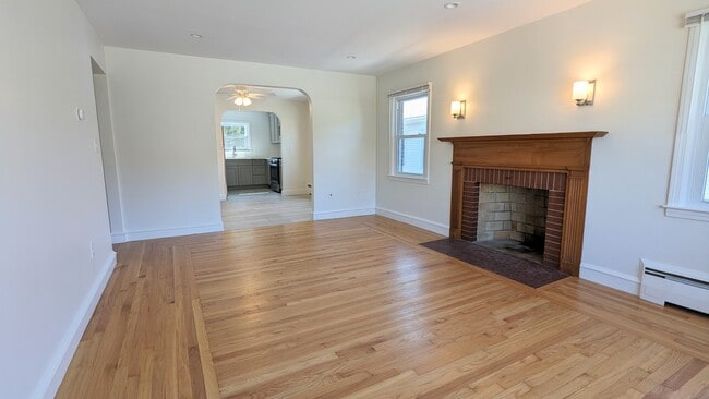 Building Photo - 852 Smith St Unit #2 Rental