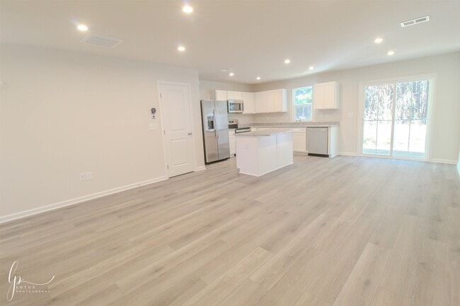 Photo - 237 Christiana Ln
