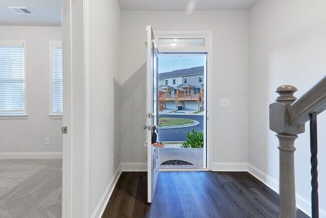 Photo - 560 Amarante Cir