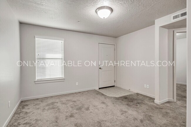 Photo - 1080 W 965 N