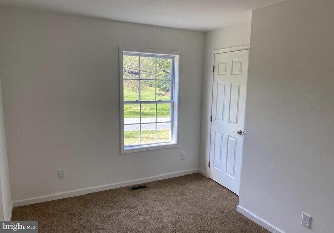 Photo - 277 Bondsville Rd