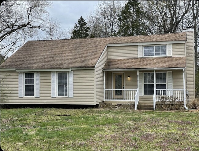 Building Photo - Three bedroom two bath
