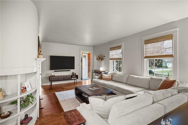 Photo - 80 Lakeshore Dr