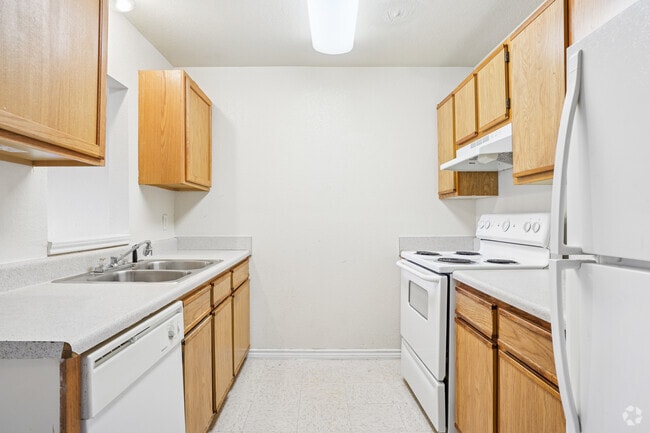 2BR, 1BA - 760SF - Kitchen
