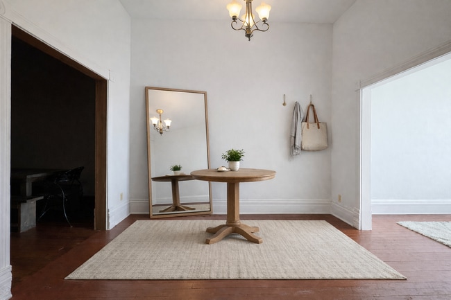 Photo - 208 1/2 E Oklahoma Ave