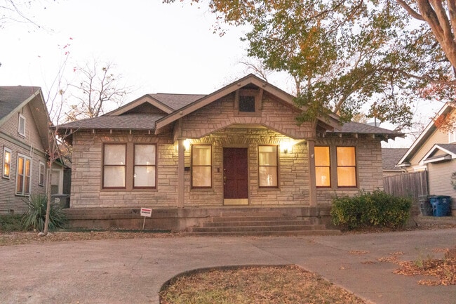 Building Photo - 4307 Junius St Rental