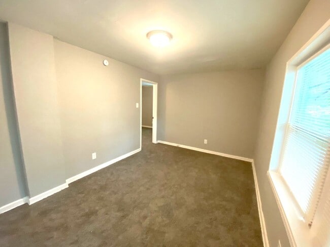 Photo - 1295 Foxcroft St