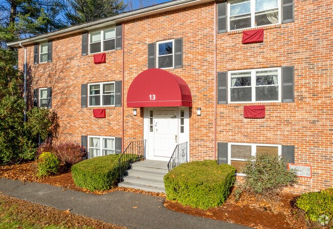 Entrada - Pickwick Estates