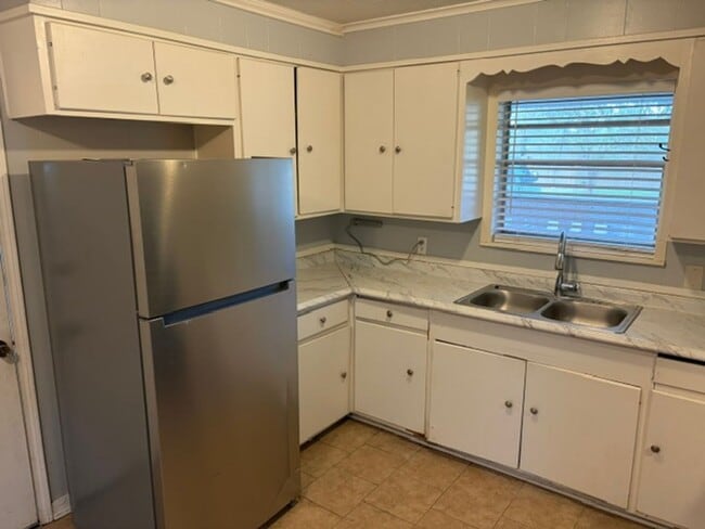 1301 Manor Pl