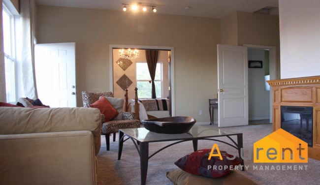 Building Photo - 2 bedroom 1.5 Bathroom with washer and Dry... Rental