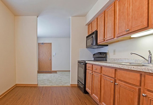 Photo - Hillcrest Apartments