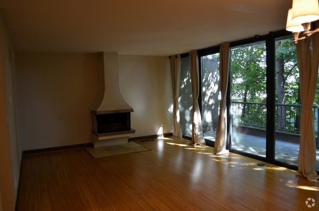 Building Photo - 255 SW Harrison St Unit TH9 Rental