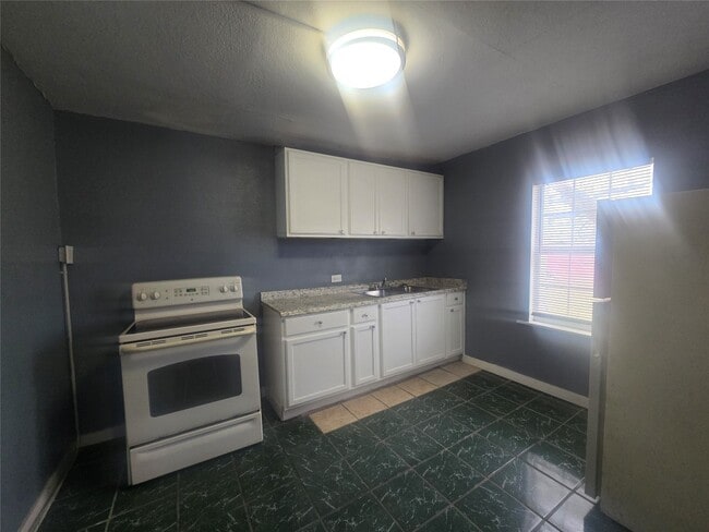 Building Photo - 4902 FM1765 Unit g