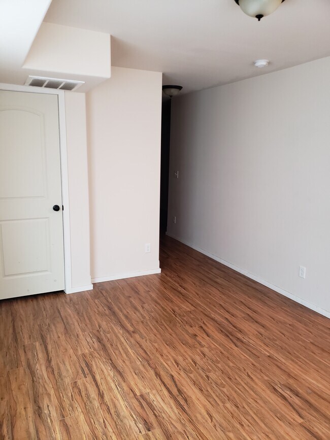 Livingroom - 618 S Ivory St