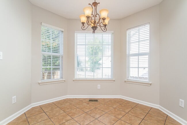 277 Iris Dr