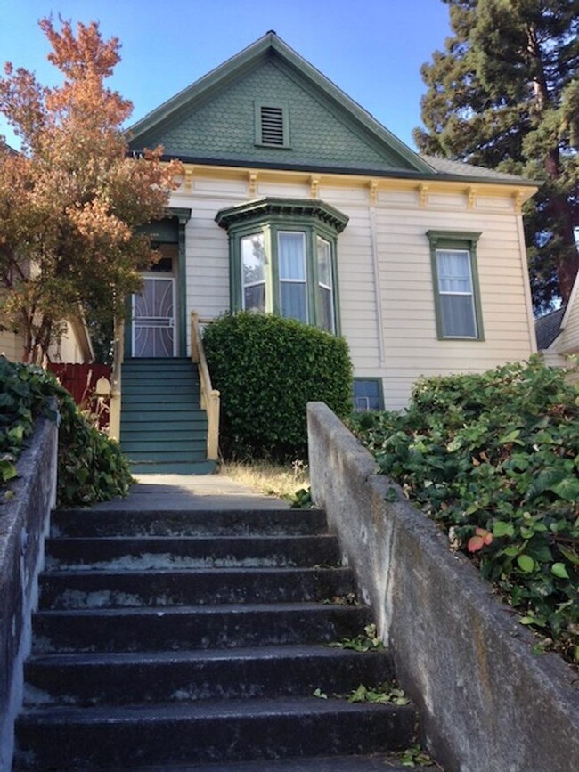 2 Bedroom 1 Bath Victorian House in Vallej... - 2 Bedroom 1 Bath Victorian House in Vallej...