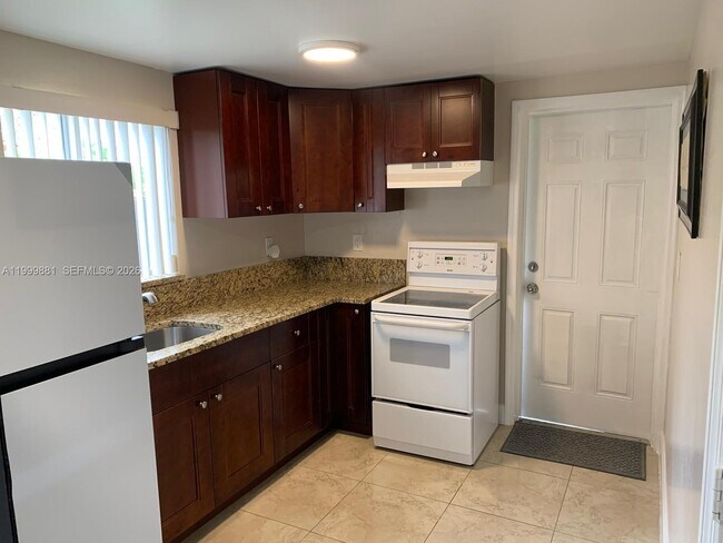 Photo - 19121 NE Miami Ct Unit 1