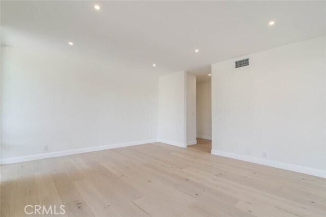 1305 N Columbus Ave Unit 208