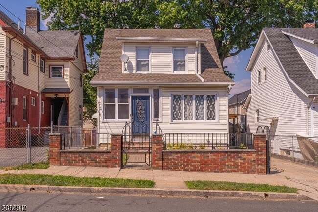 Building Photo - 1379 Garfield Pl Rental