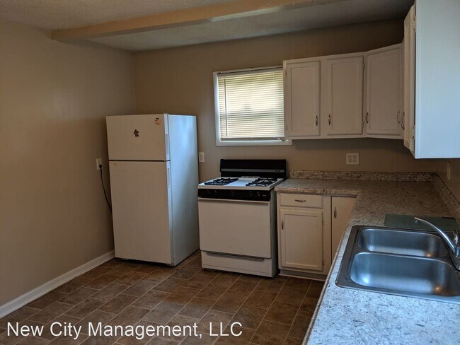 Photo - 4 br, 2 bath House - 6919 E 17th St