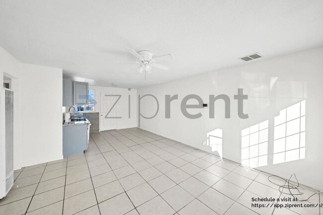 Photo - 301 Maxine Ave