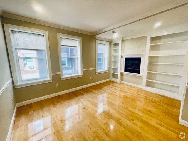 Building Photo - 33 N Bennet St Unit APT2